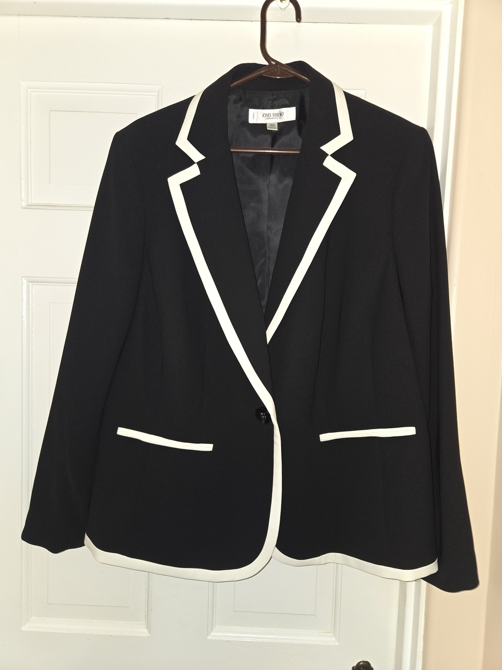 Jones New York Black Blazer with White Piping Detail - 16W